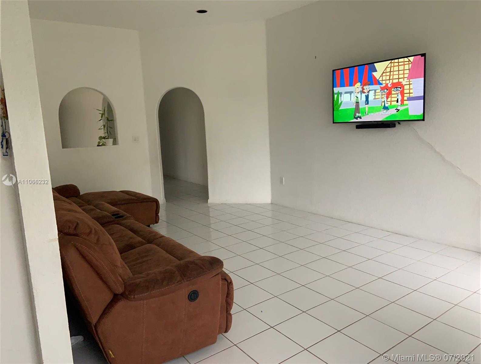Small Image of 10613 NORTH WEST 57TH ST, Doral Number 15