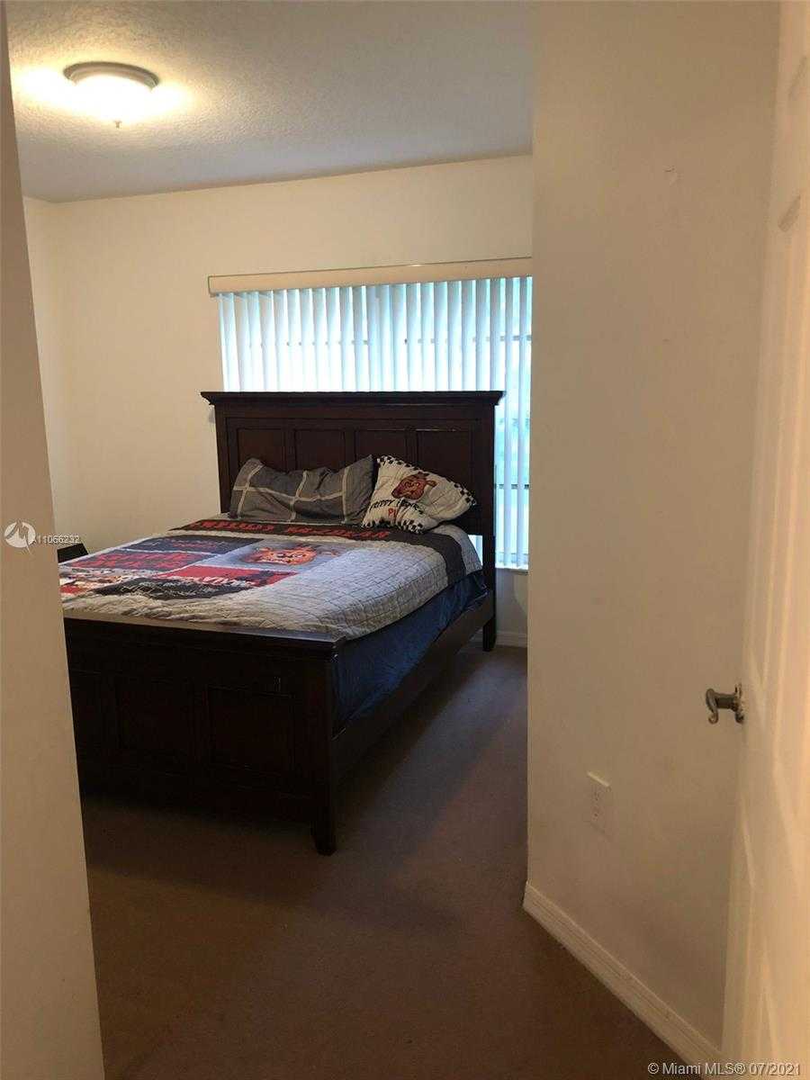 Small Image of 10613 NORTH WEST 57TH ST, Doral Number 18