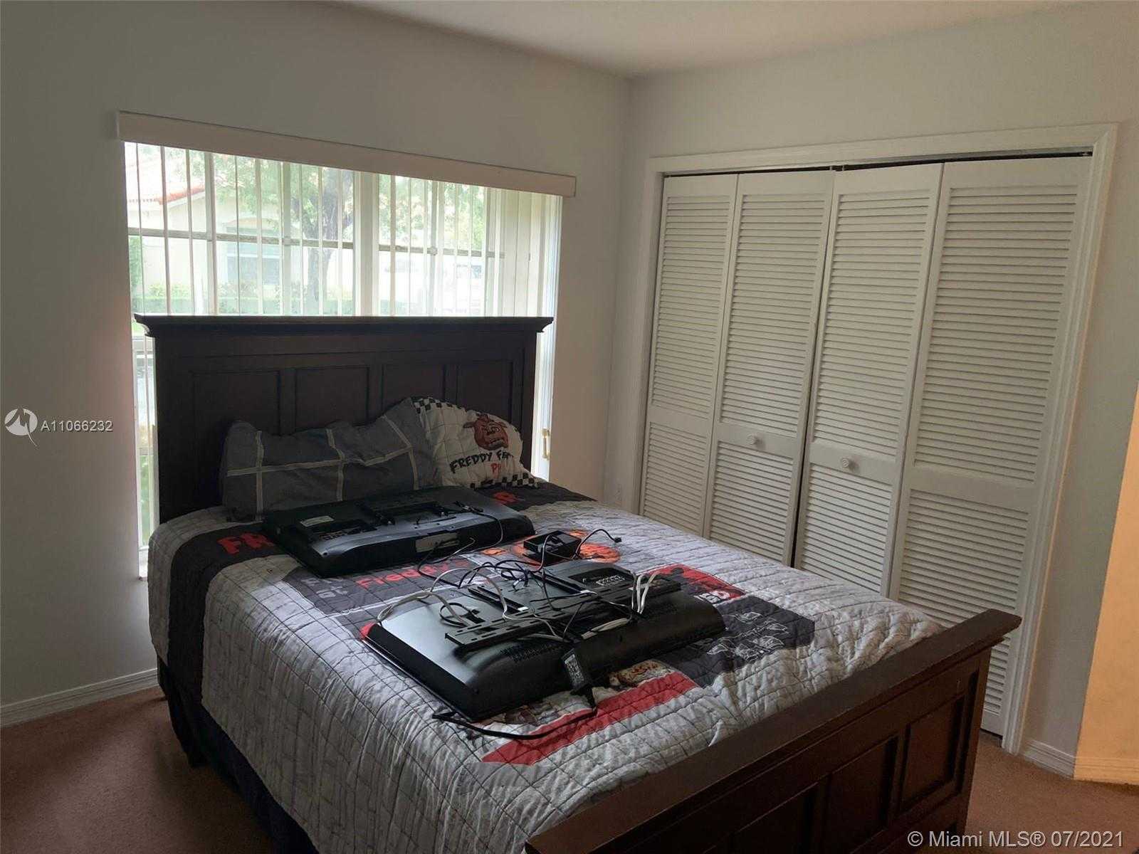 Small Image of 10613 NORTH WEST 57TH ST, Doral Number 20