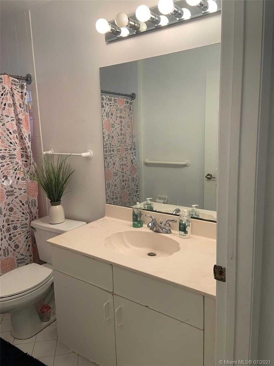Small Image of 10613 NORTH WEST 57TH ST, Doral Number 23