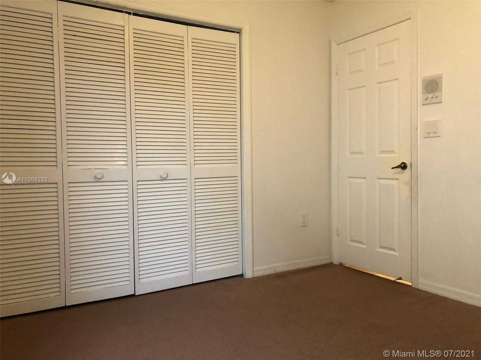 Small Image of 10613 NORTH WEST 57TH ST, Doral Number 26
