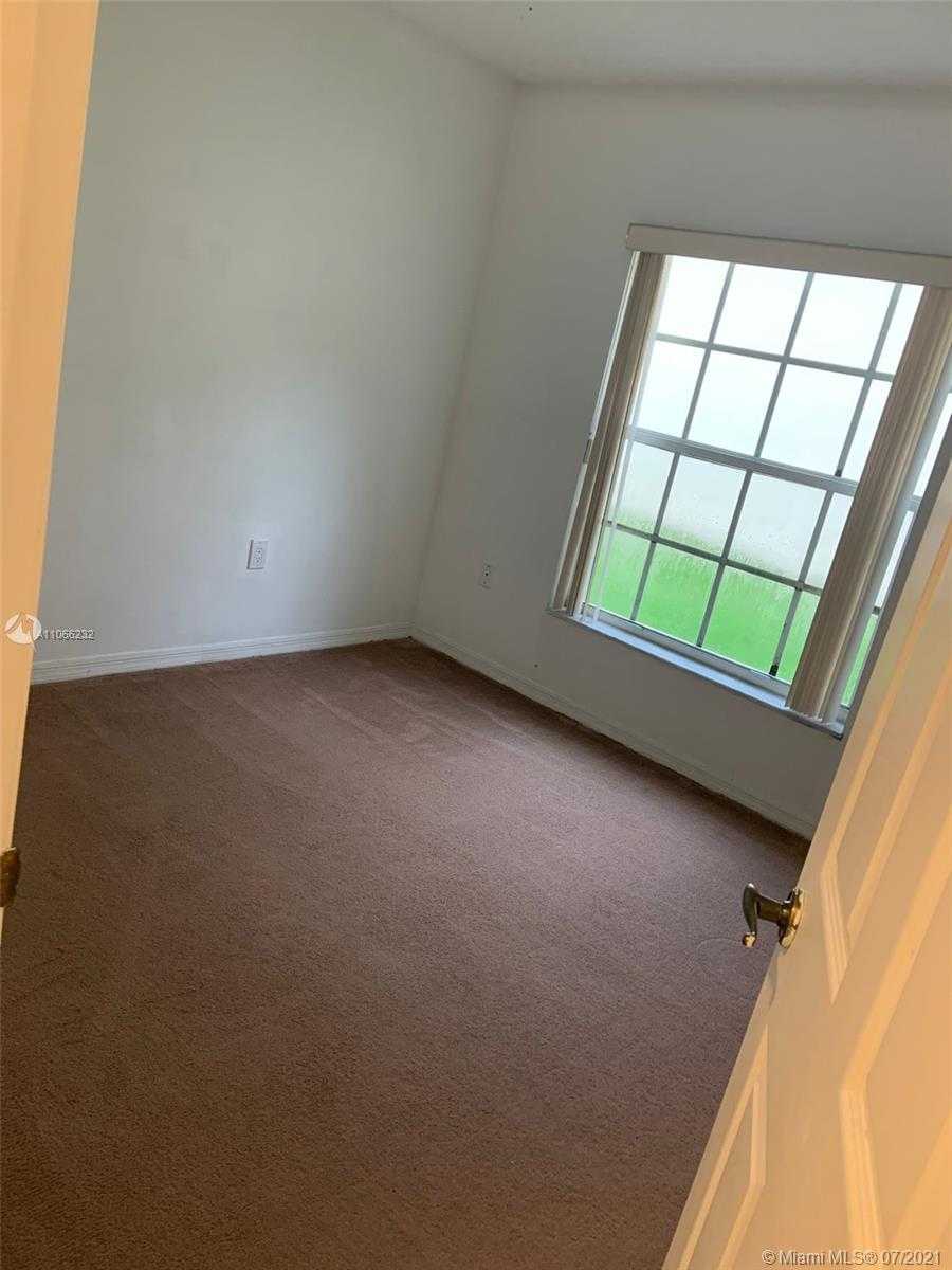 Small Image of 10613 NORTH WEST 57TH ST, Doral Number 27