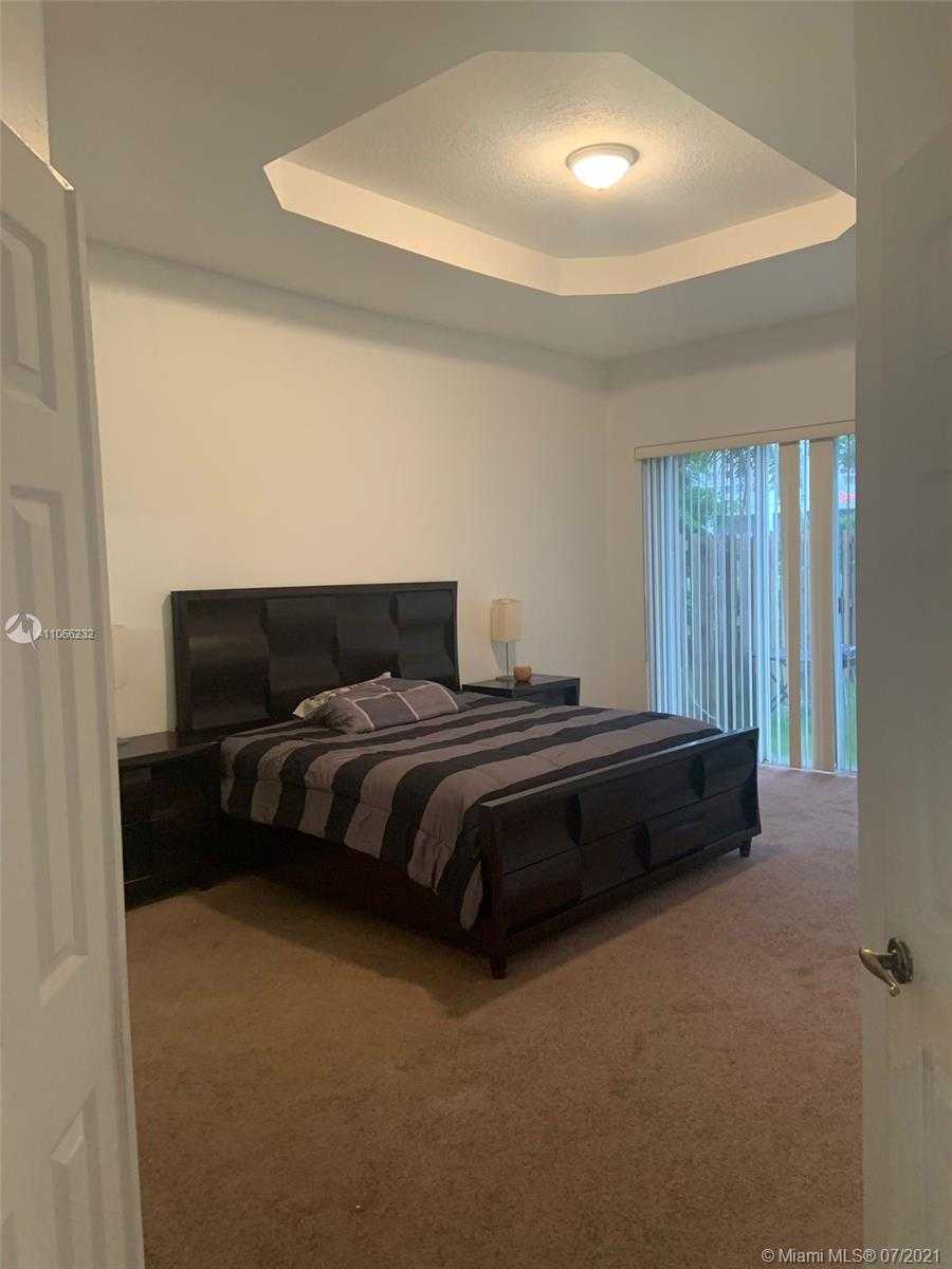 Small Image of 10613 NORTH WEST 57TH ST, Doral Number 30