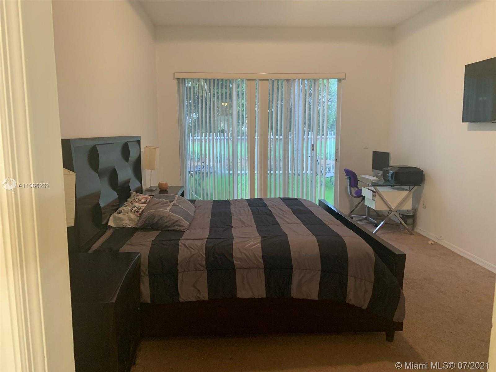 Small Image of 10613 NORTH WEST 57TH ST, Doral Number 31