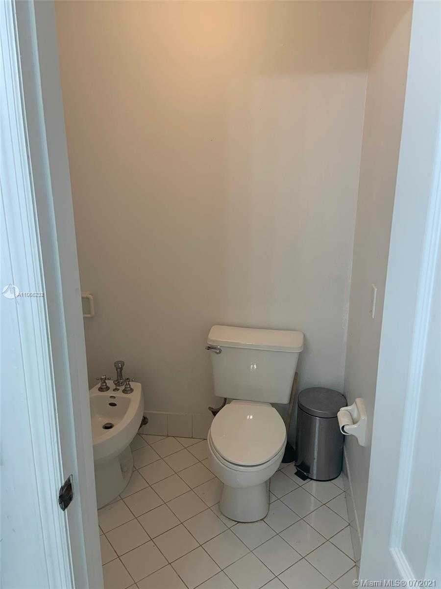 Small Image of 10613 NORTH WEST 57TH ST, Doral Number 33