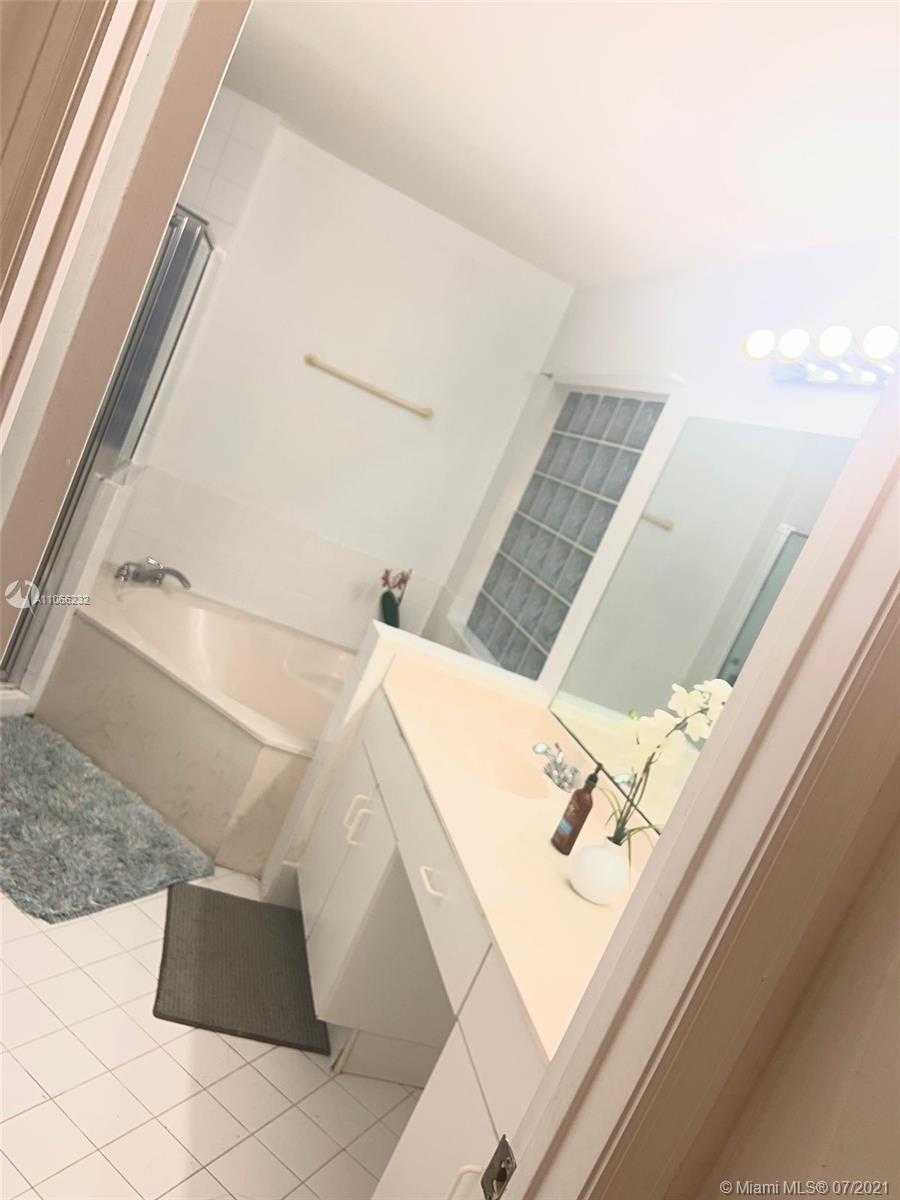 Small Image of 10613 NORTH WEST 57TH ST, Doral Number 34