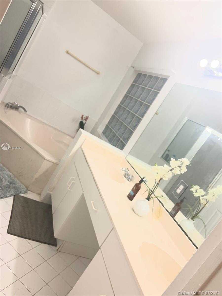 Small Image of 10613 NORTH WEST 57TH ST, Doral Number 35