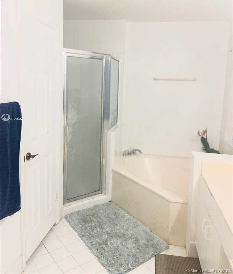 Small Image of 10613 NORTH WEST 57TH ST, Doral Number 36