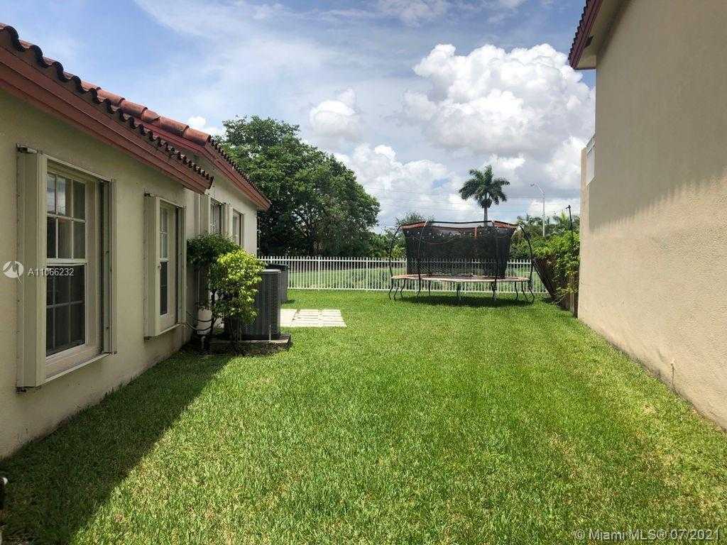 Small Image of 10613 NORTH WEST 57TH ST, Doral Number 5