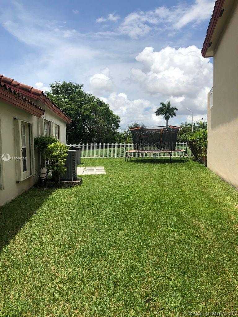Small Image of 10613 NORTH WEST 57TH ST, Doral Number 7