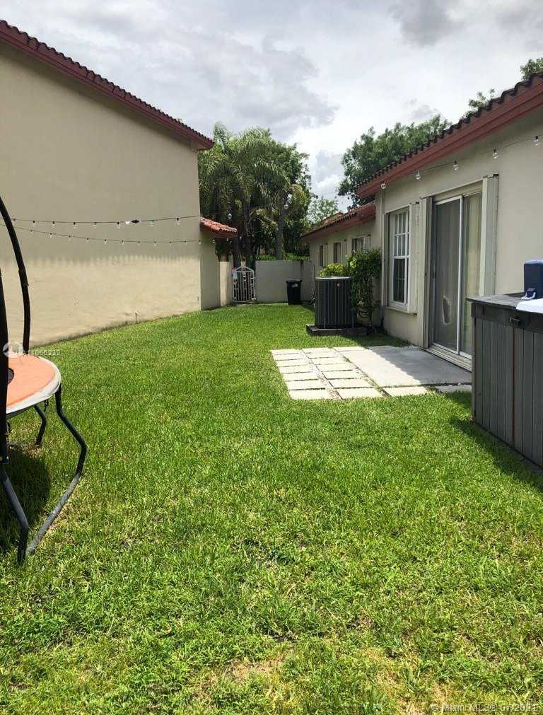 Small Image of 10613 NORTH WEST 57TH ST, Doral Number 8
