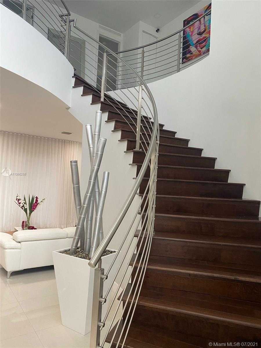 Small Image of 7509 NORTH WEST 99TH AVE, Doral Number 2