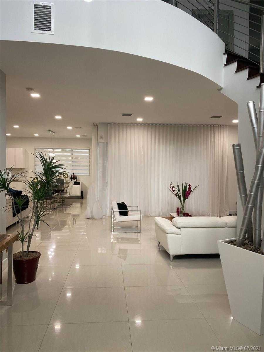 Small Image of 7509 NORTH WEST 99TH AVE, Doral Number 3