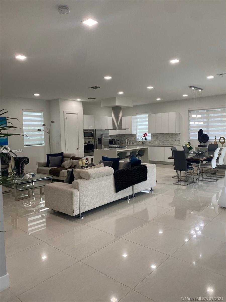 Small Image of 7509 NORTH WEST 99TH AVE, Doral Number 4