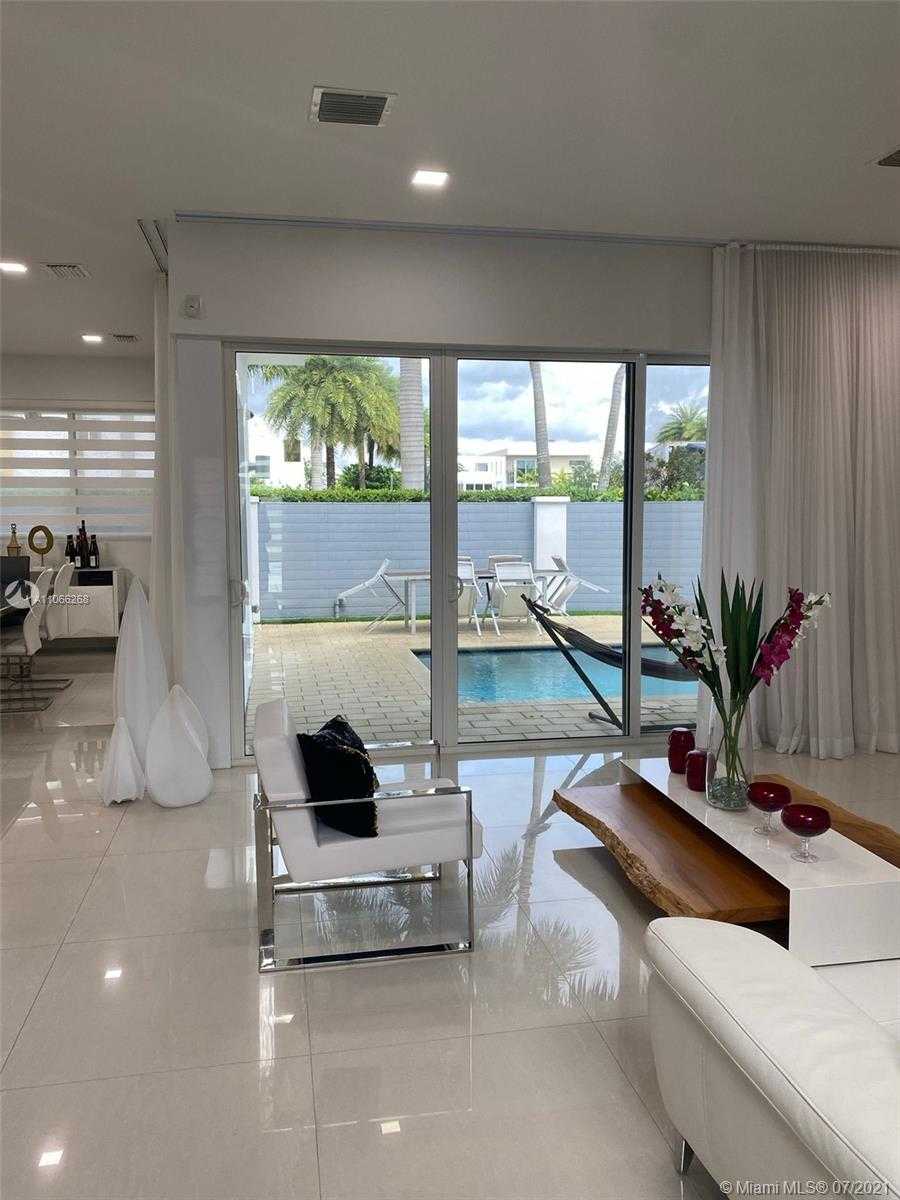 Small Image of 7509 NORTH WEST 99TH AVE, Doral Number 5