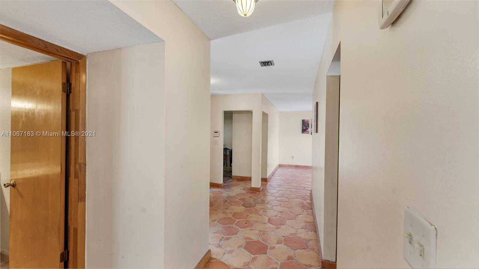 Small Image of 8200 SOUTH WEST 96TH CT, Miami Number 14