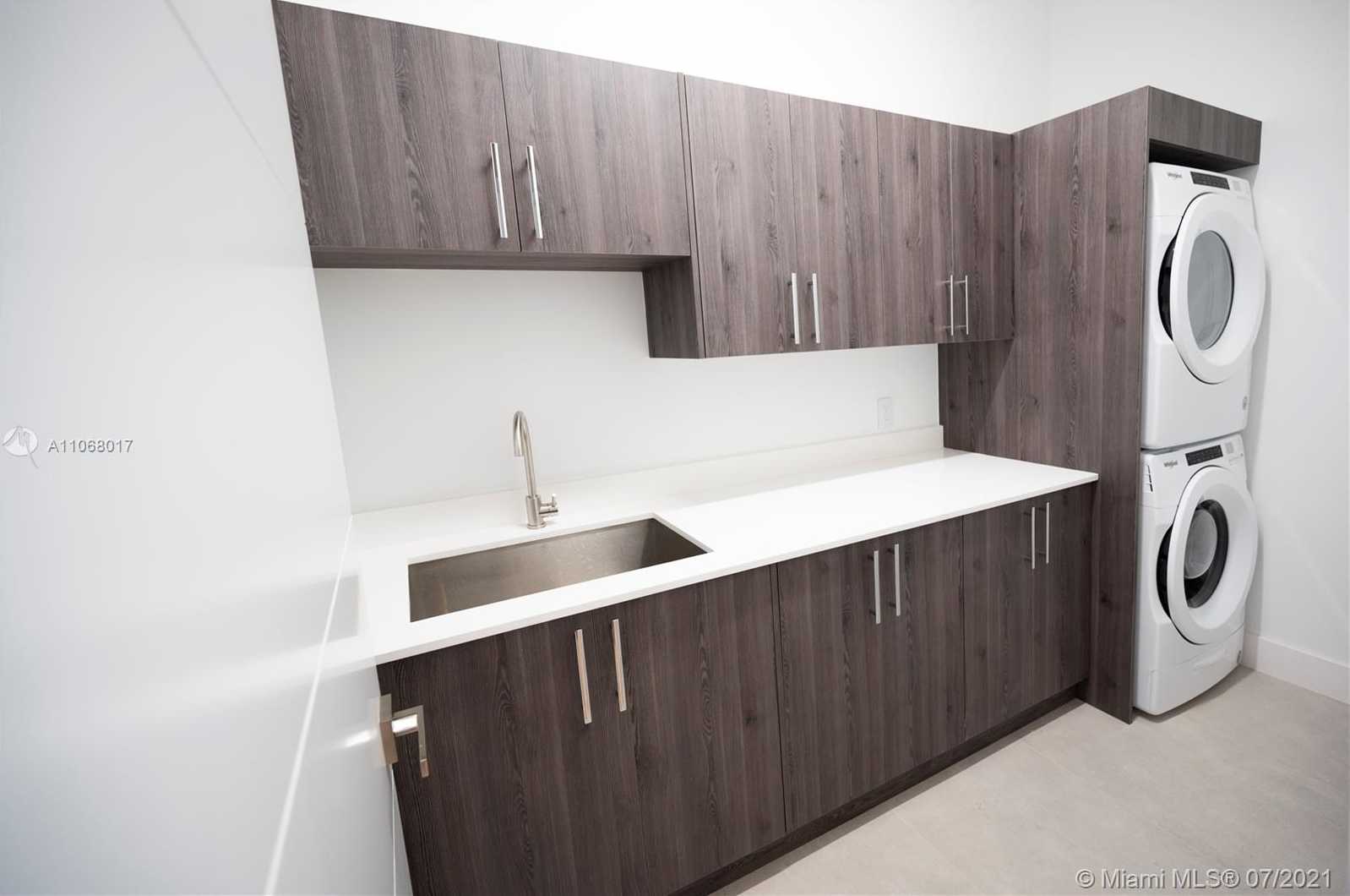 Small Image of 10459 NORTH WEST 68TH TER, Doral Number 9
