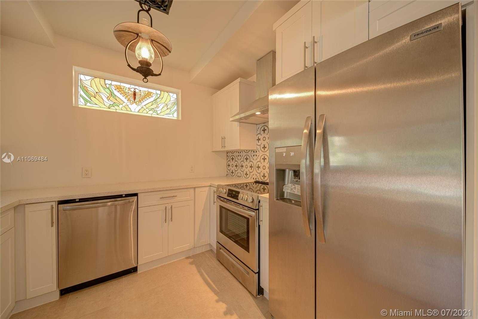 Small Image of 327 WEST 28TH ST, Miami Beach Number 4