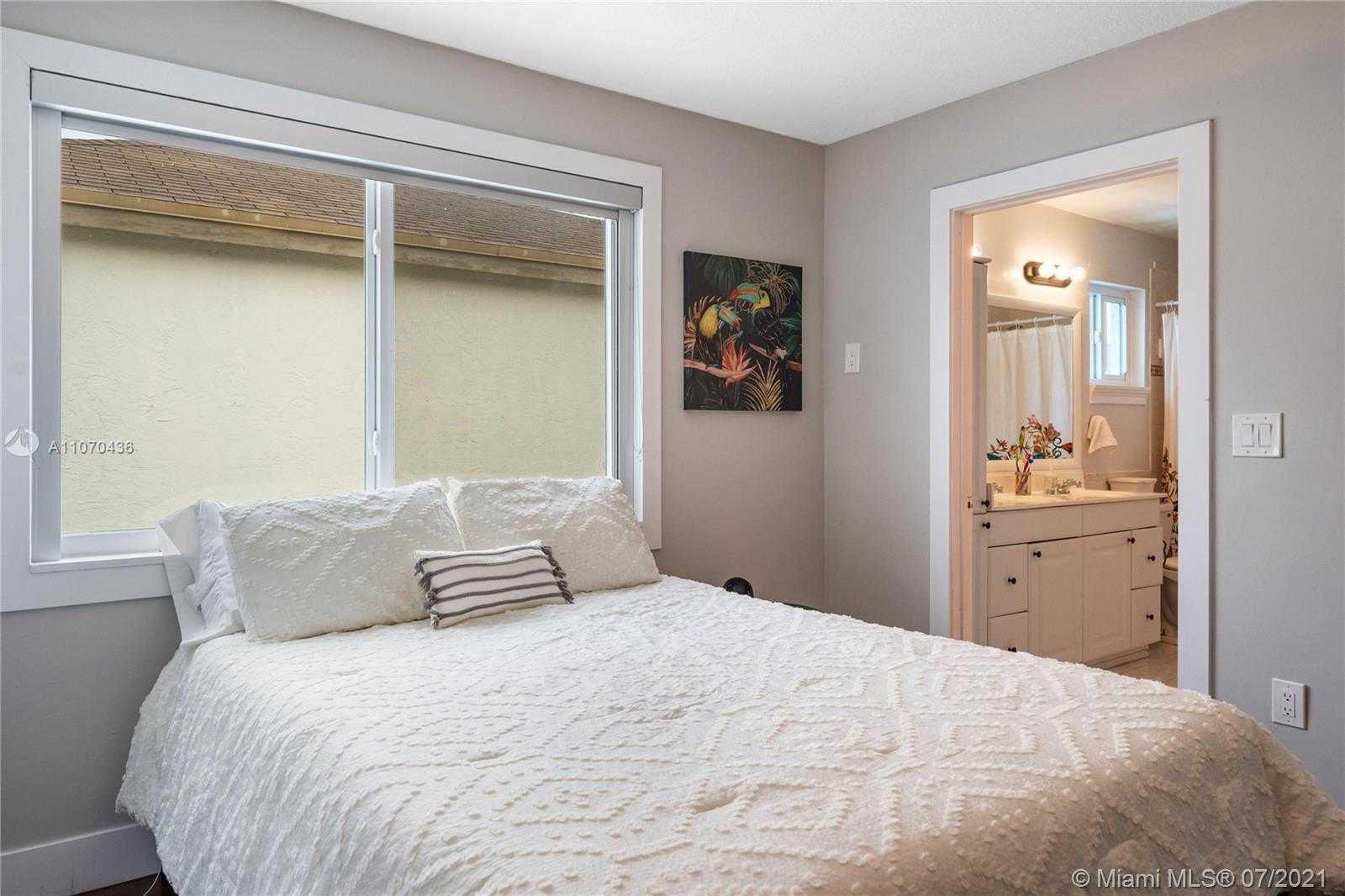 Small Image of 9066 SOUTH WEST 148TH CT, Miami Number 15