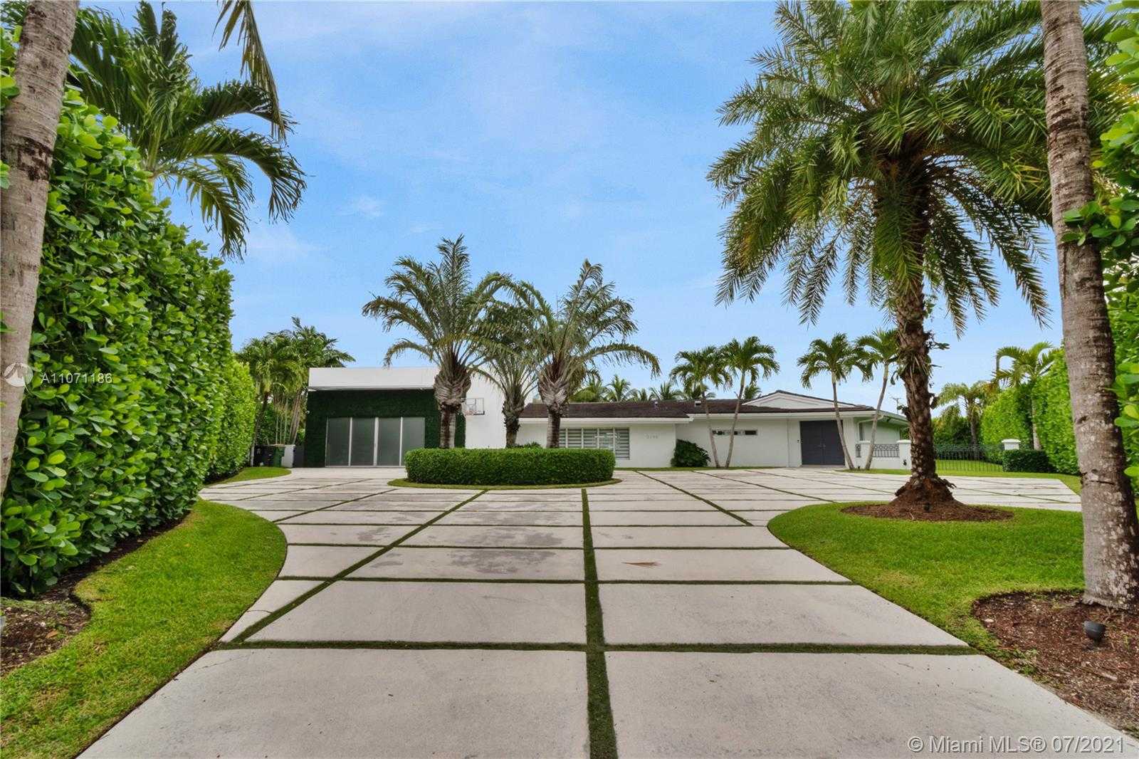Small Image of 2190 ALAMANDA DR, North Miami Number 2