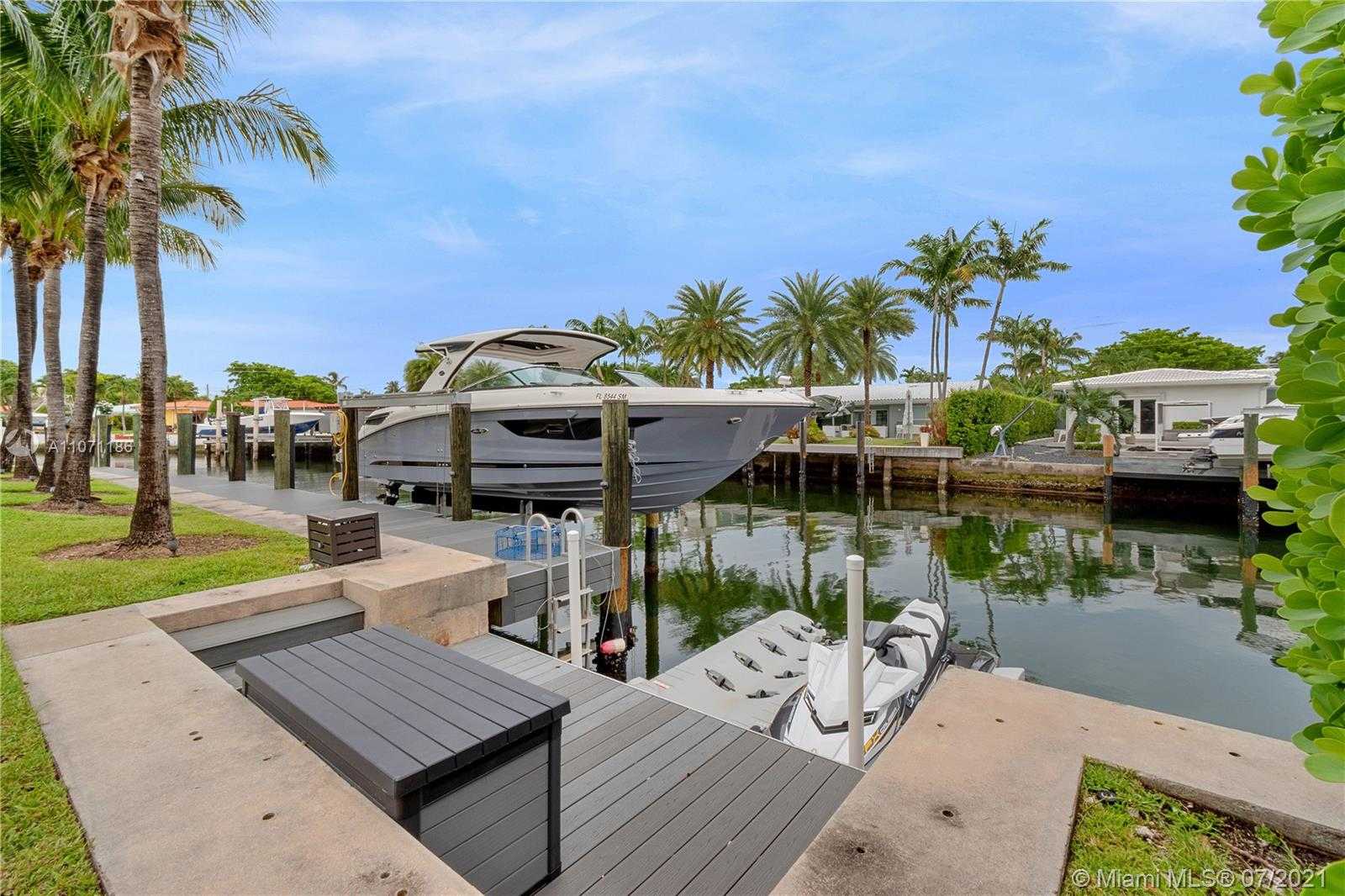 Small Image of 2190 ALAMANDA DR, North Miami Number 25