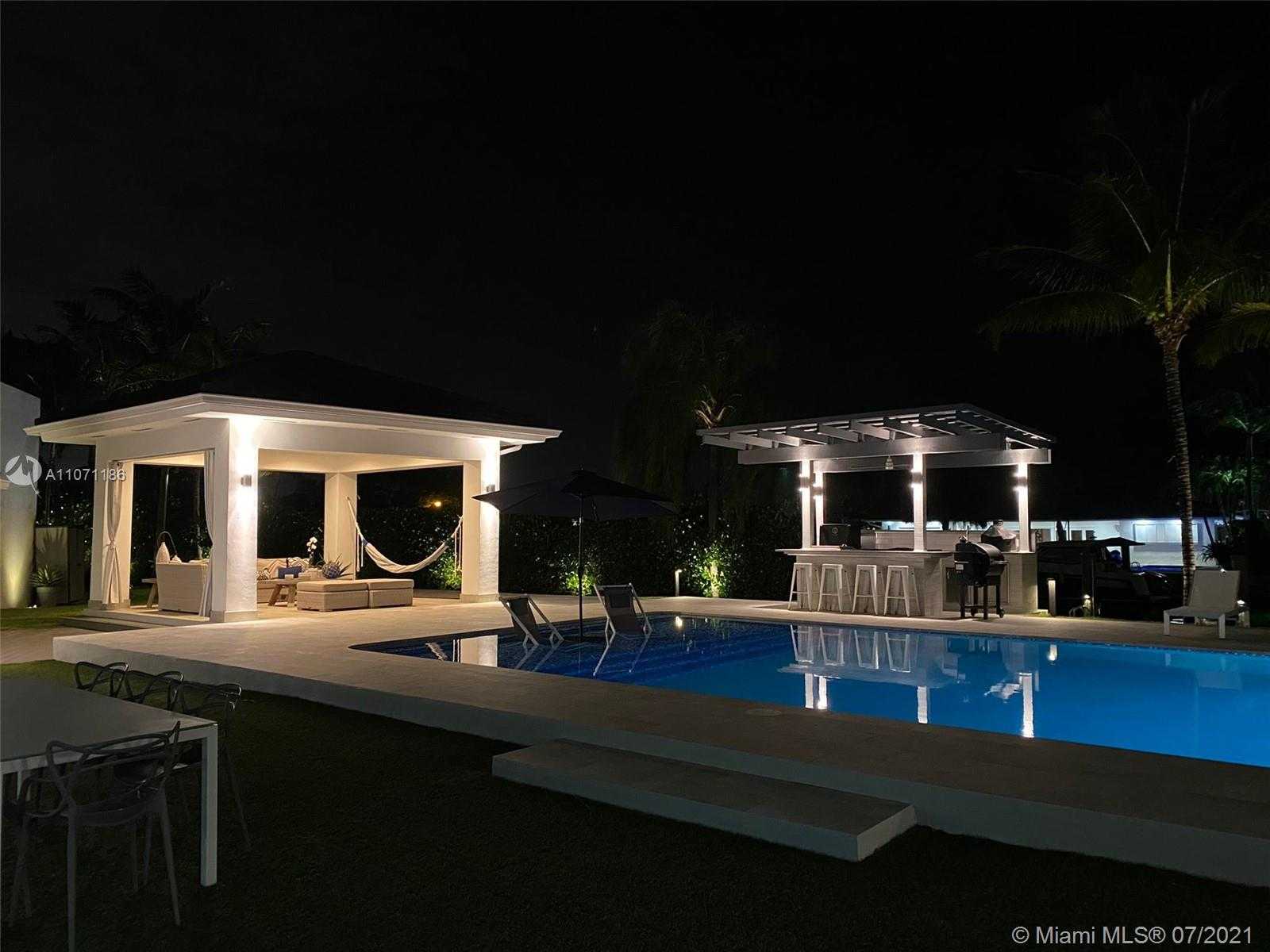 Small Image of 2190 ALAMANDA DR, North Miami Number 53