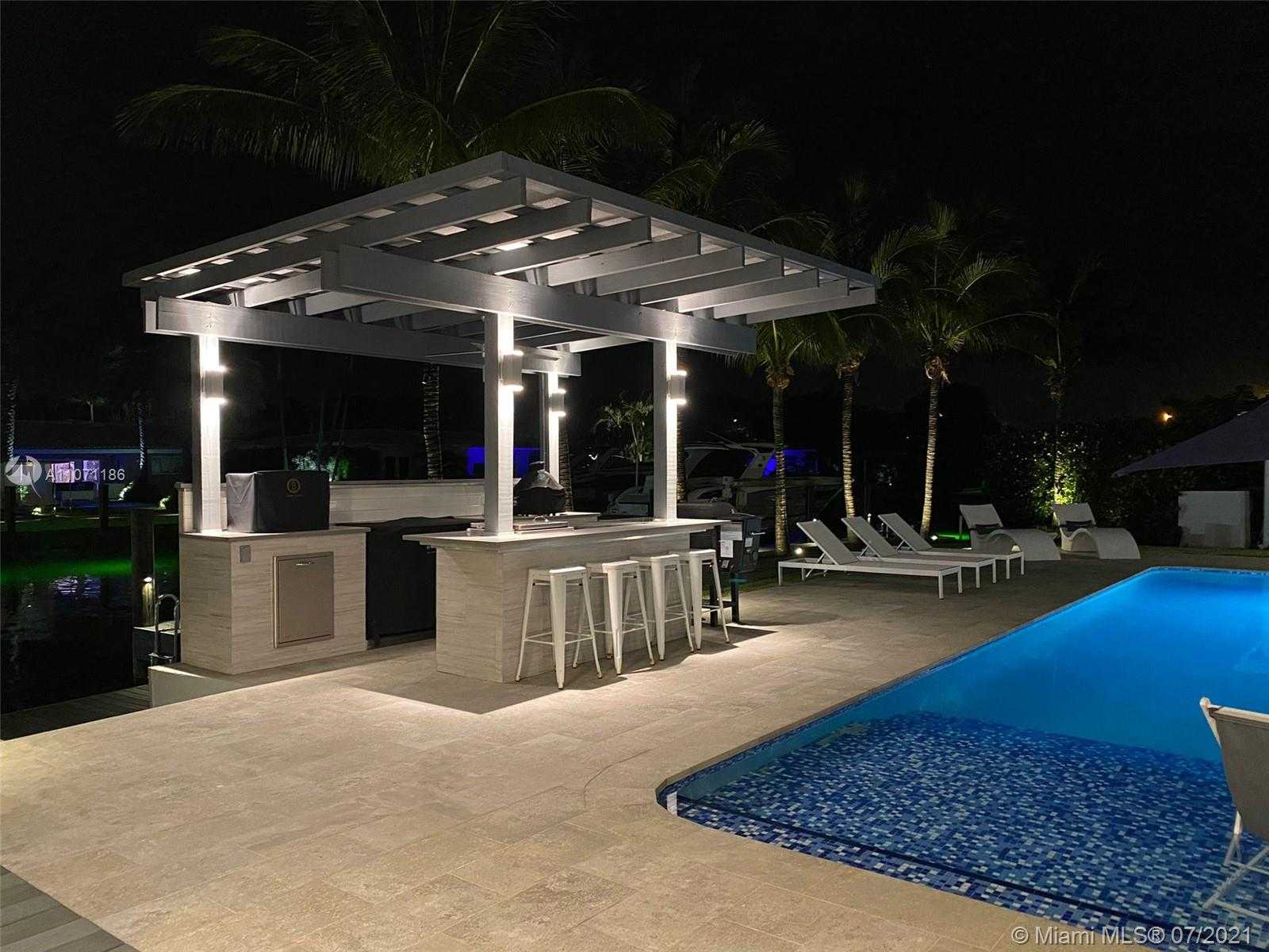 Small Image of 2190 ALAMANDA DR, North Miami Number 57