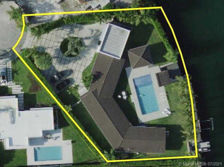 Small Image of 2190 ALAMANDA DR, North Miami Number 61