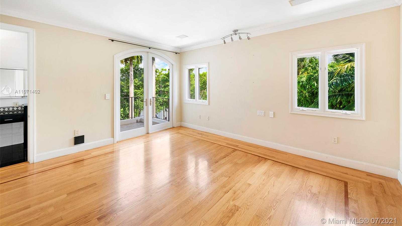 Small Image of 380 ISLA DORADA BLVD, Coral Gables Number 11