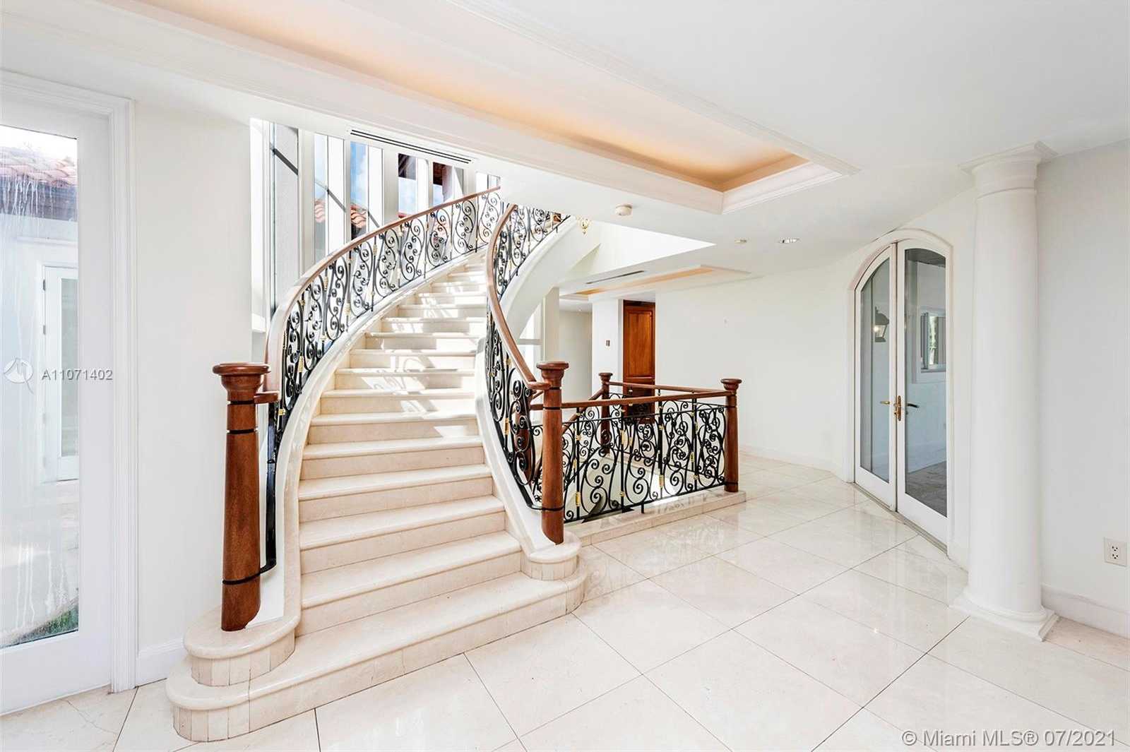 Small Image of 380 ISLA DORADA BLVD, Coral Gables Number 4