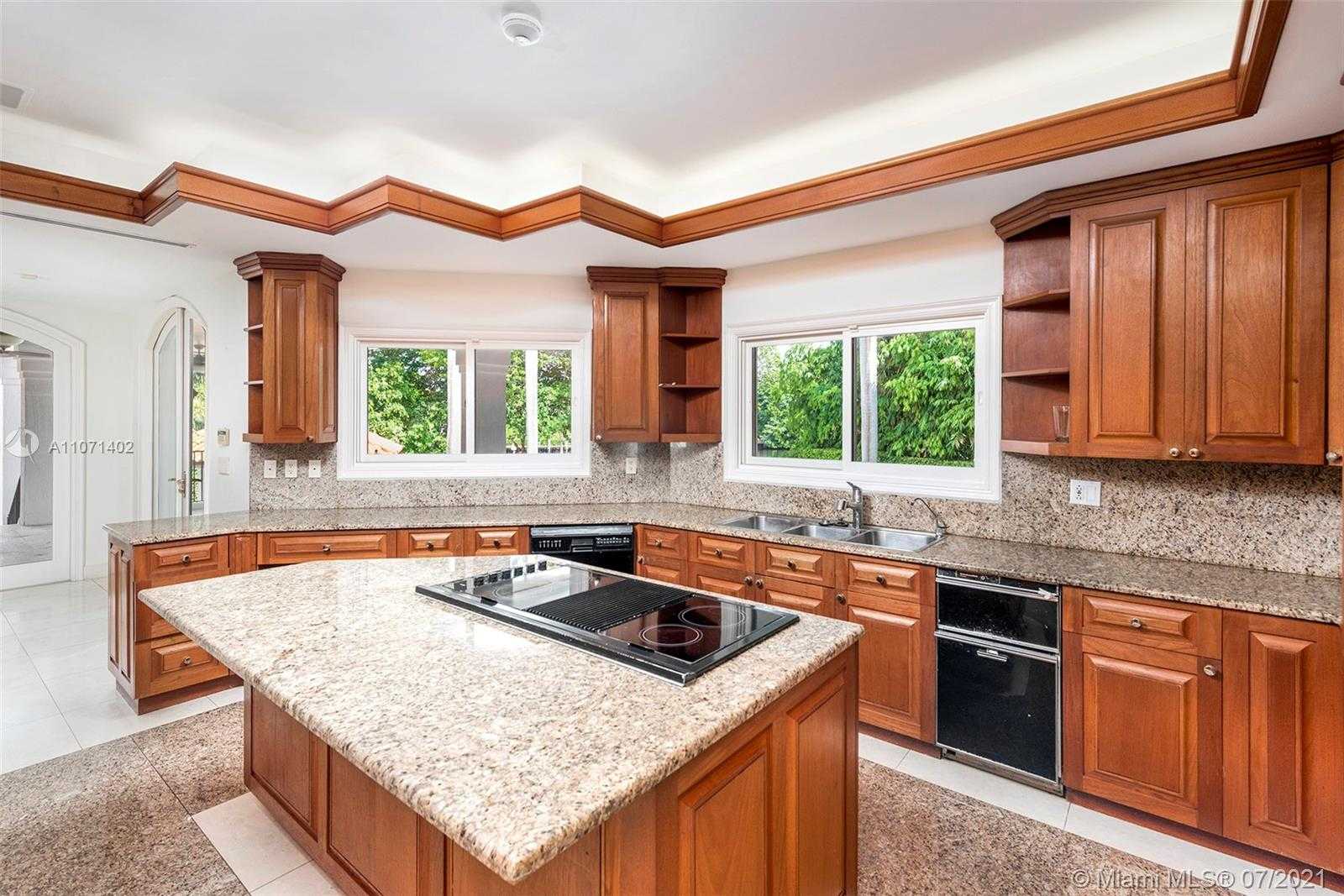 Small Image of 380 ISLA DORADA BLVD, Coral Gables Number 6