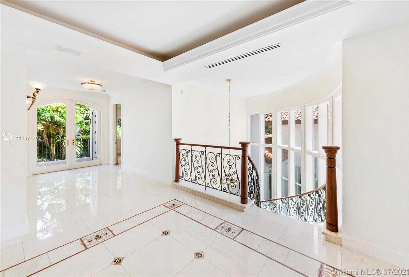 Small Image of 380 ISLA DORADA BLVD, Coral Gables Number 8