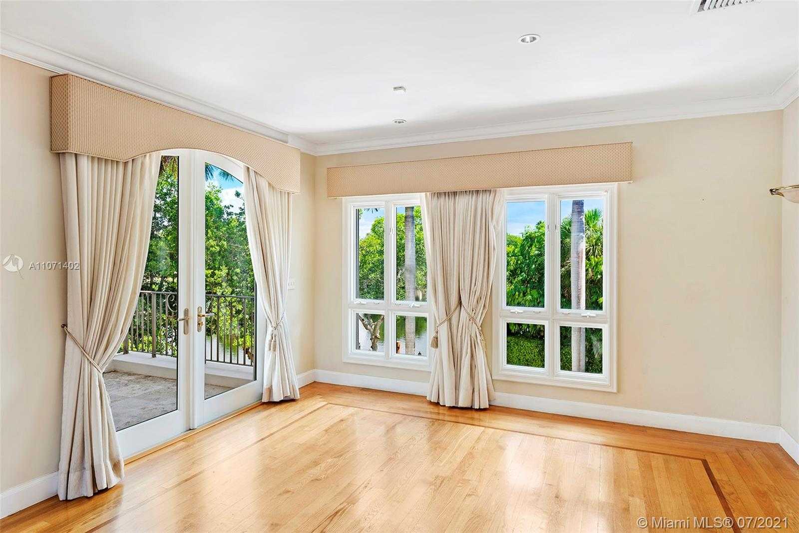 Small Image of 380 ISLA DORADA BLVD, Coral Gables Number 9