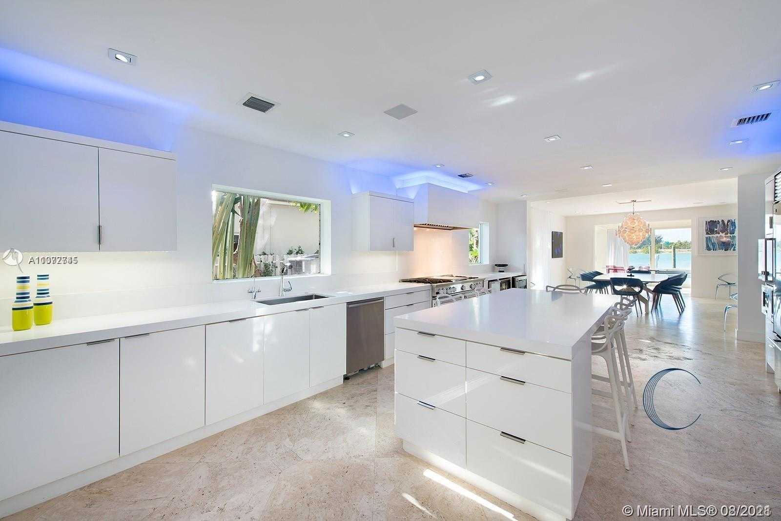 Small Image of 3026 NORTH BAY RD, Miami Beach Number 13