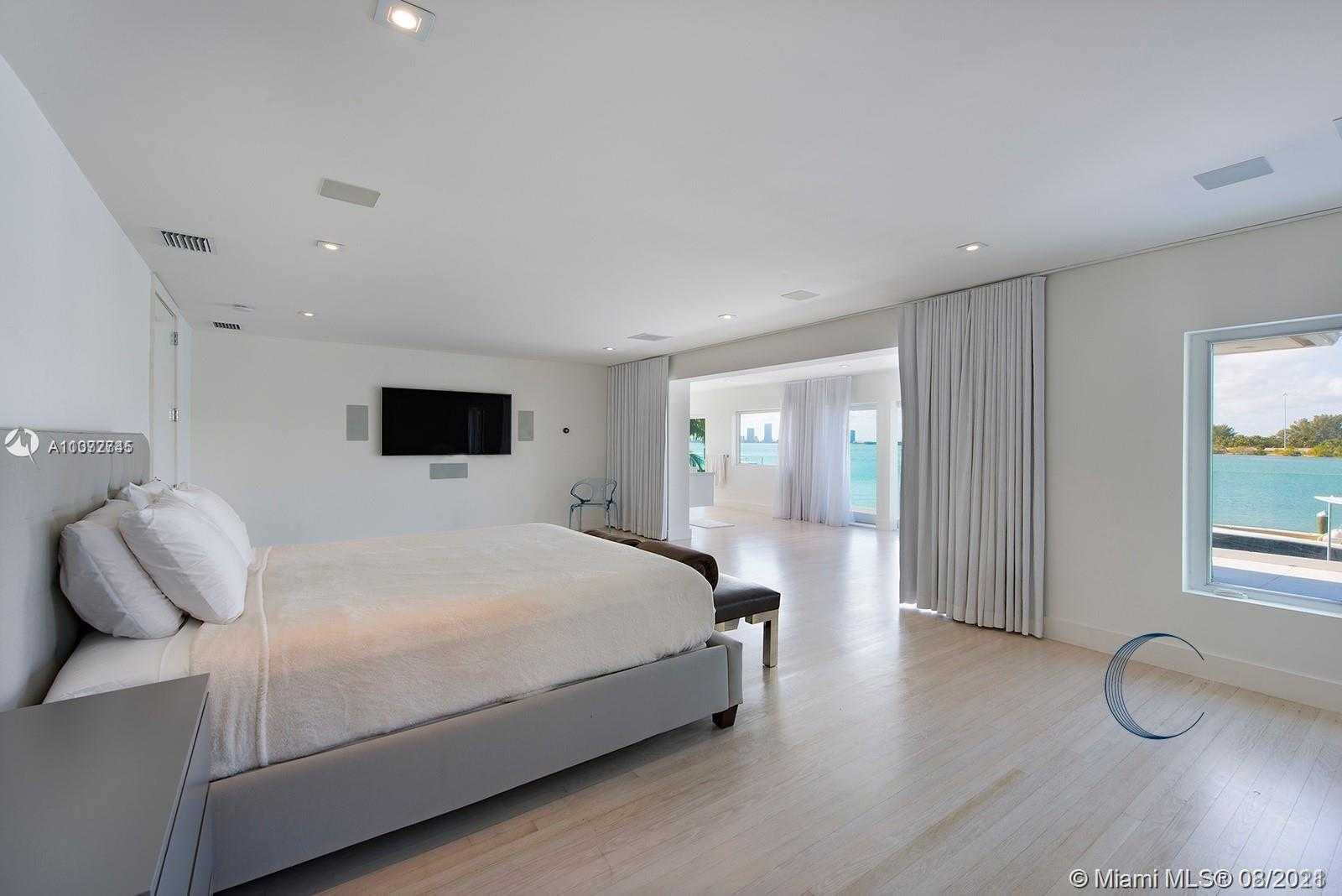 Small Image of 3026 NORTH BAY RD, Miami Beach Number 14