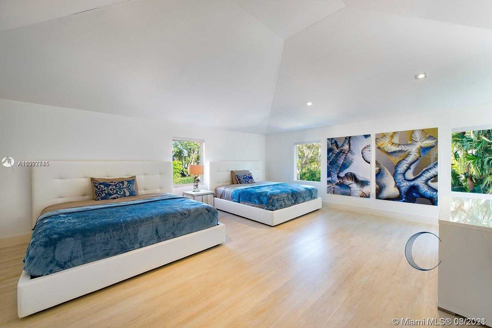 Small Image of 3026 NORTH BAY RD, Miami Beach Number 25
