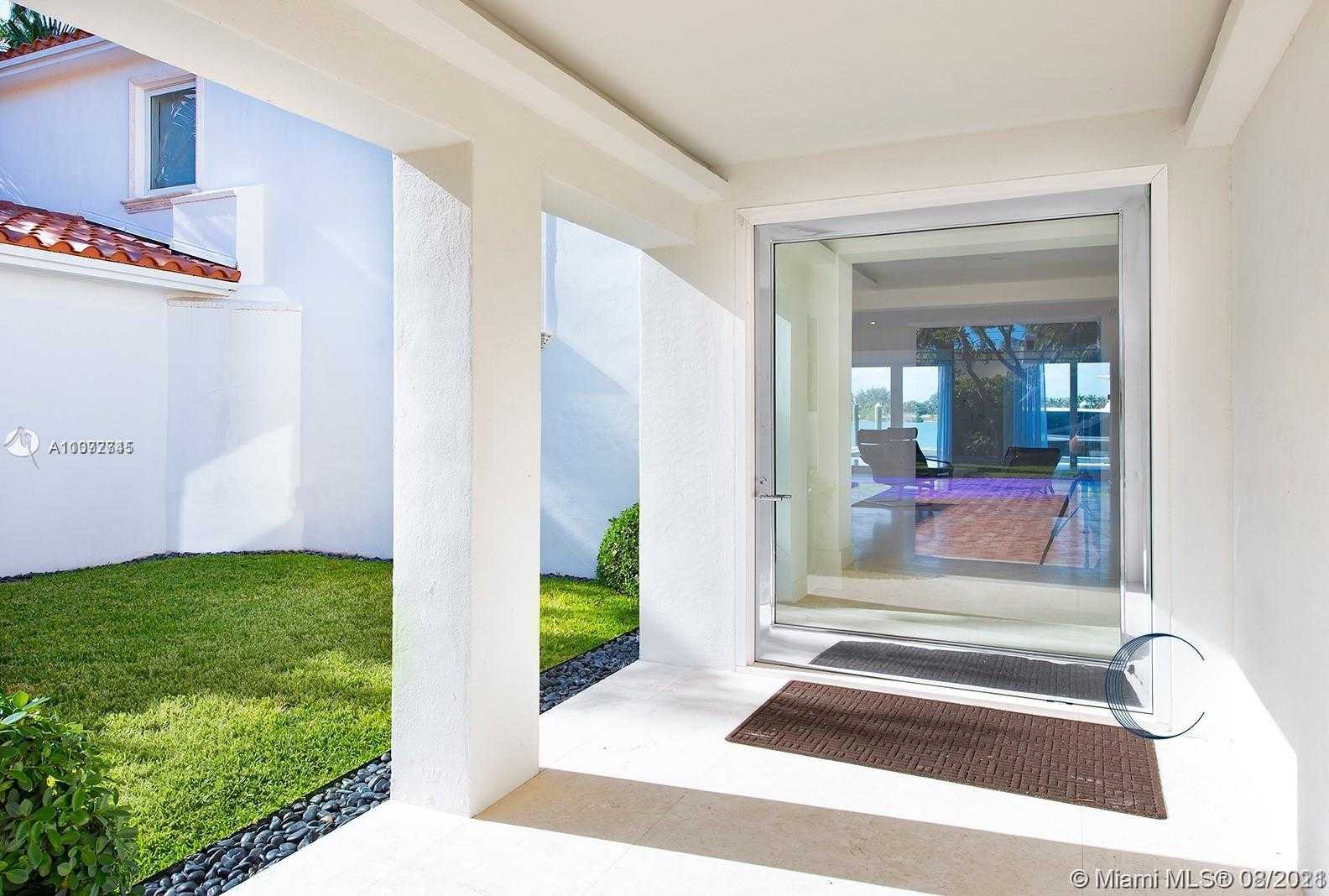 Small Image of 3026 NORTH BAY RD, Miami Beach Number 4