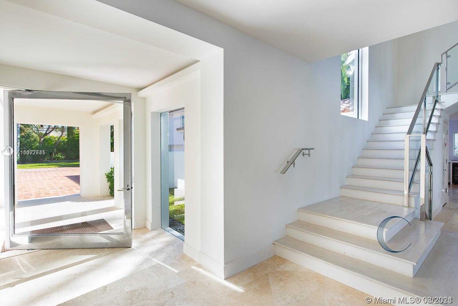 Small Image of 3026 NORTH BAY RD, Miami Beach Number 5