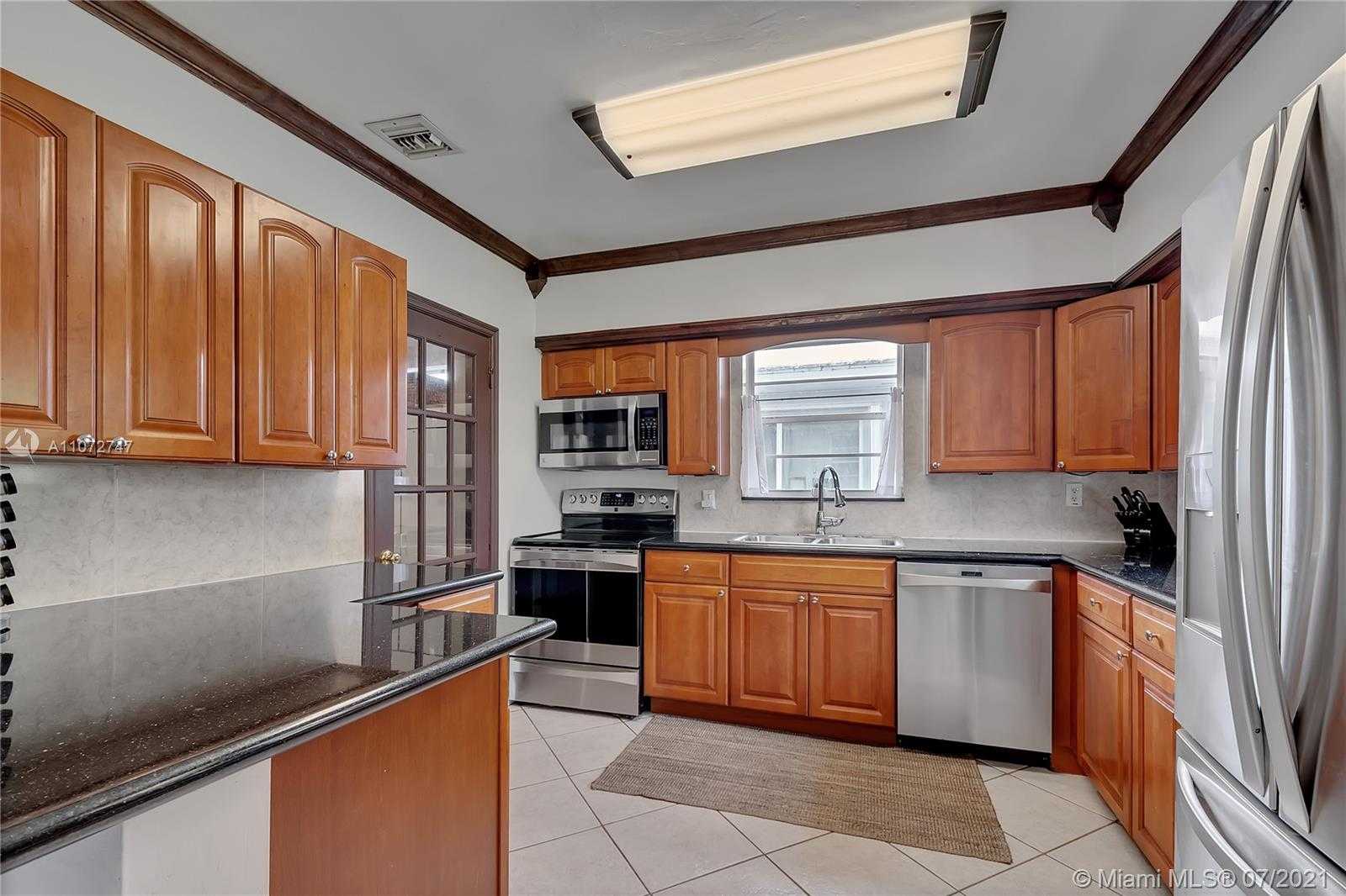 Small Image of 3201 THOMAS AVE, Miami Number 10