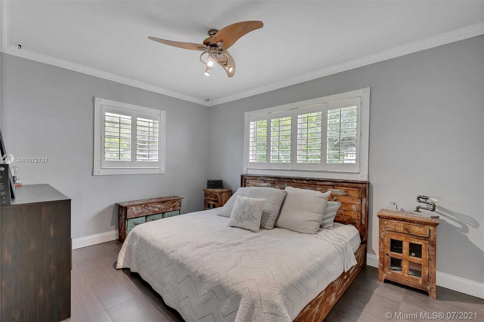 Small Image of 3201 THOMAS AVE, Miami Number 11