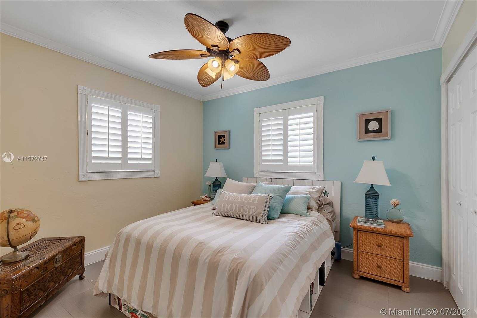 Small Image of 3201 THOMAS AVE, Miami Number 12