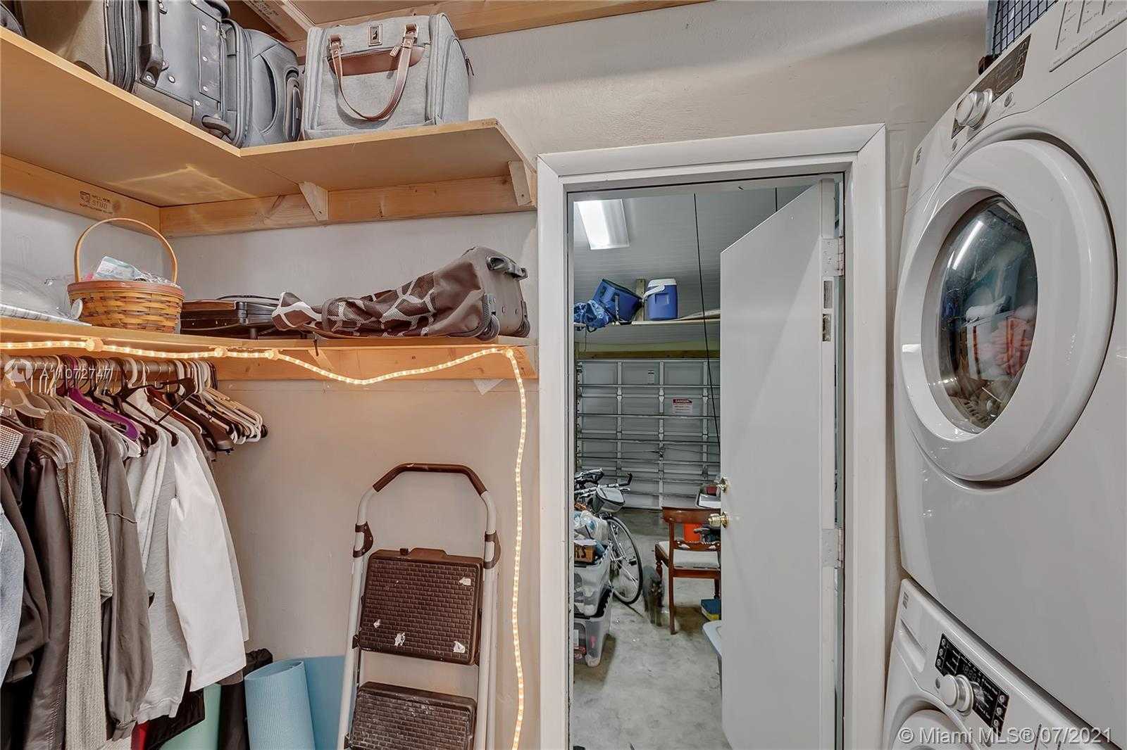 Small Image of 3201 THOMAS AVE, Miami Number 19