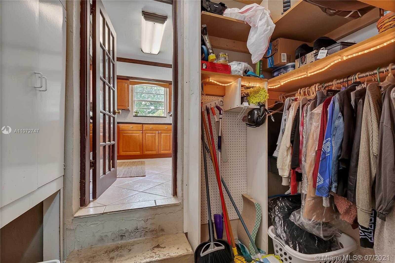 Small Image of 3201 THOMAS AVE, Miami Number 20