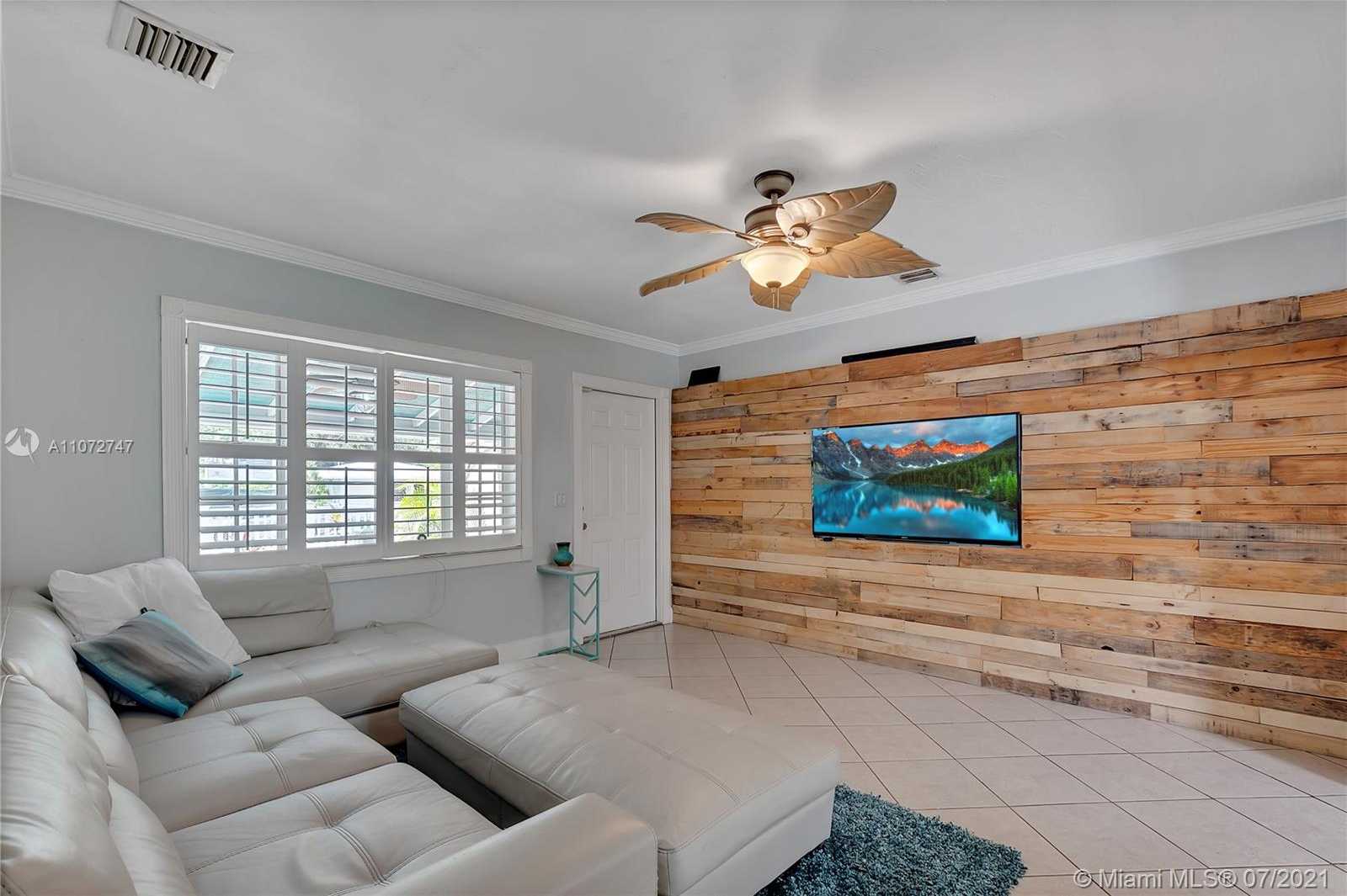 Small Image of 3201 THOMAS AVE, Miami Number 4