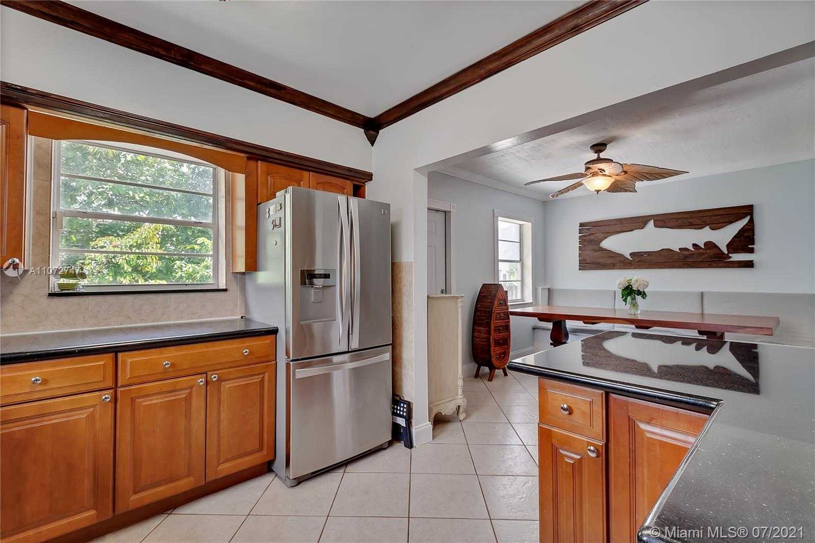 Small Image of 3201 THOMAS AVE, Miami Number 8