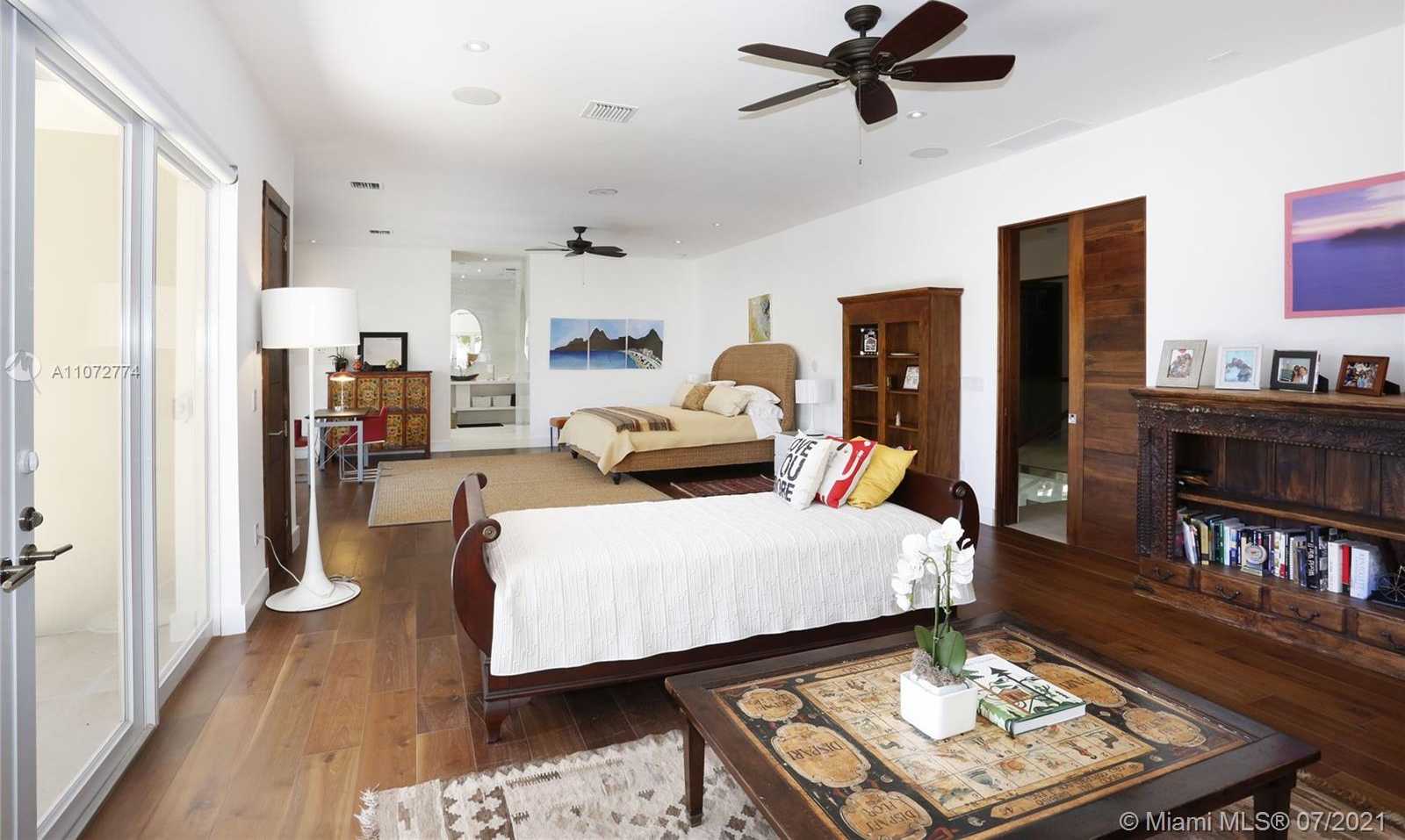 Small Image of 3577 STEWART AVE, Miami Number 17