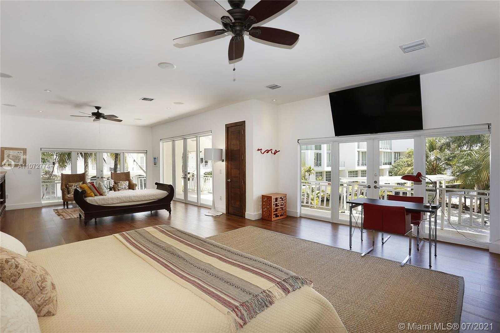 Small Image of 3577 STEWART AVE, Miami Number 19