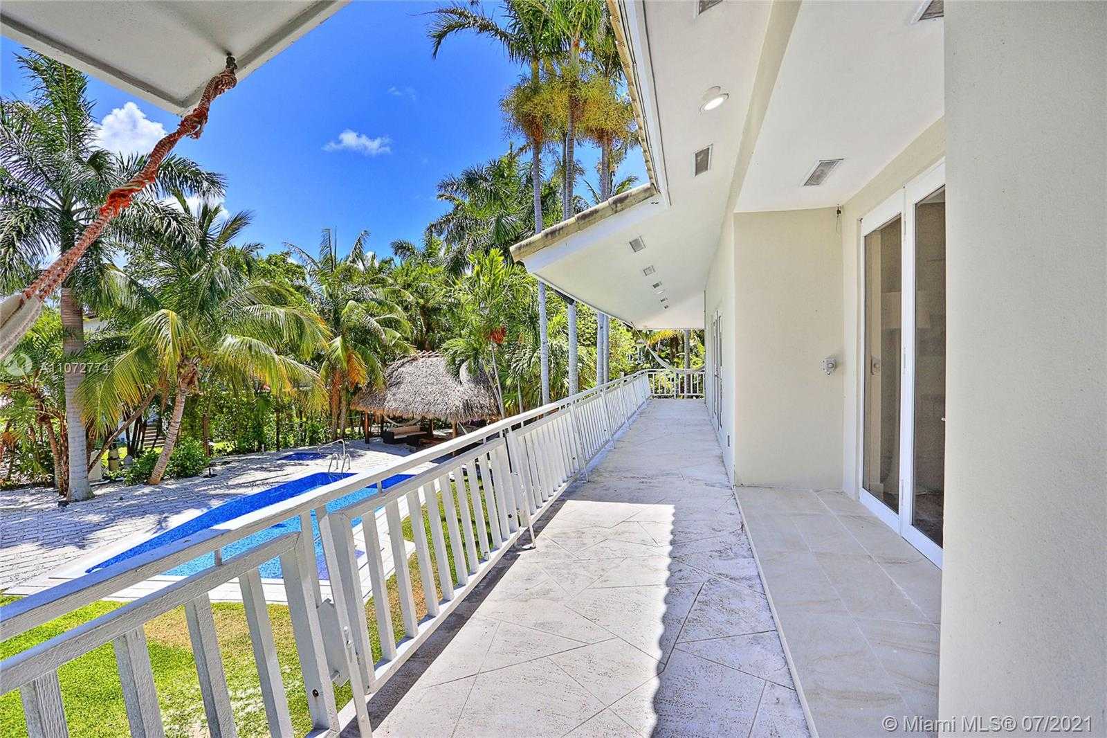 Small Image of 3577 STEWART AVE, Miami Number 23