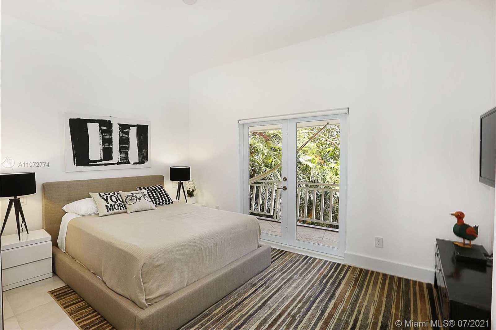 Small Image of 3577 STEWART AVE, Miami Number 25