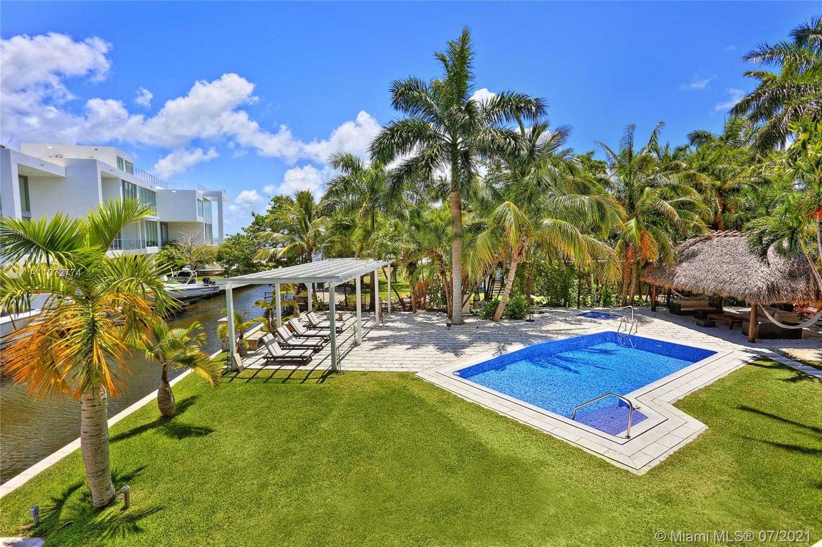 Small Image of 3577 STEWART AVE, Miami Number 3